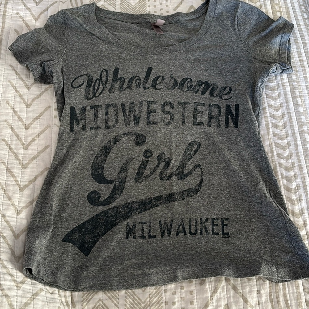 Women’s wholesome midwestern girl Milwaukee Wisconsin medium fitted tee shirt